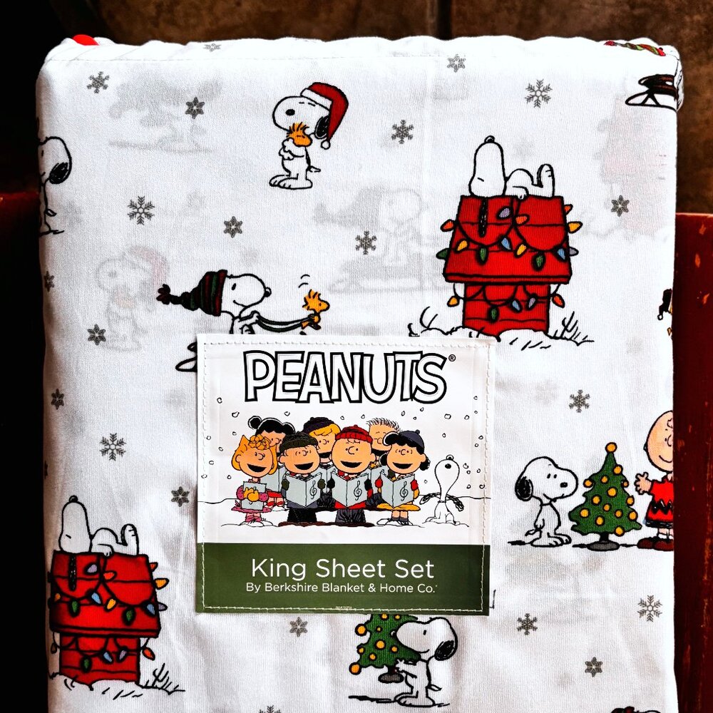 Peanuts Snoopy Christmas King Size Sheet Set Tree Lights Snowflakes Holiday